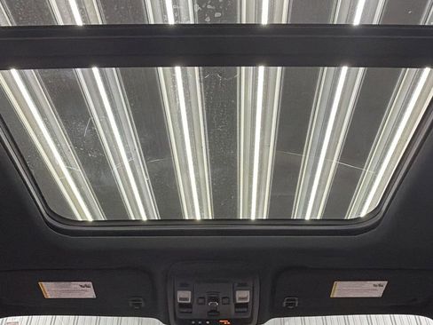 Used 2025 Chevrolet Tahoe High Country image 32