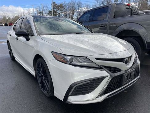 Used 2022 Toyota Camry XSE image 6