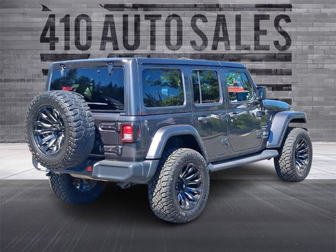 Used 2018 Jeep Wrangler Unlimited Sahara w/ Uconnect 4C Nav & Sound Group AWD/4WD image 3