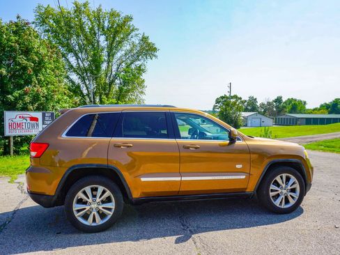 Used 2011 Jeep Grand Cherokee 70th Anniversary AWD/4WD image 4