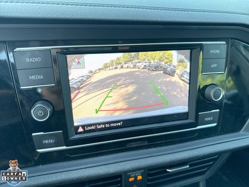 Used 2024 Volkswagen Jetta SE w/ Panoramic Sunroof Package FWD image 24