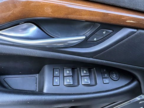 Used 2019 Cadillac Escalade ESV Premium Luxury image 8