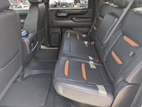 Used 2024 GMC Sierra 2500 AT4 w/ AT4 Premium Plus Package AWD/4WD image 17