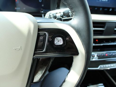 Used 2025 Lincoln Corsair AWD w/ Towing Package image 39