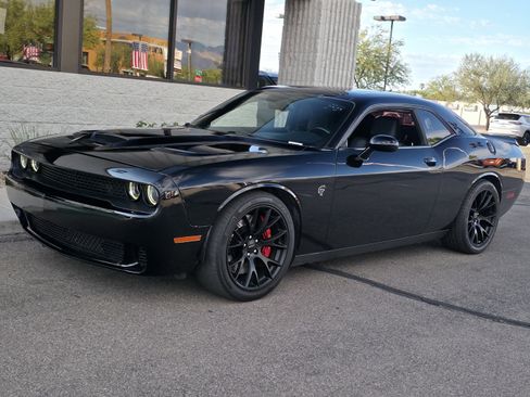 Used 2016 Dodge Challenger SRT Hellcat image 3