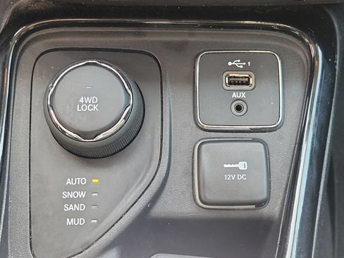 Used 2019 Jeep Compass Limited AWD/4WD image 29