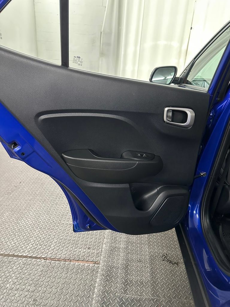 Used 2022 Hyundai Venue FWD image 22