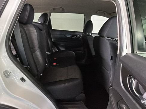 Used 2019 Nissan Rogue SV FWD image 29