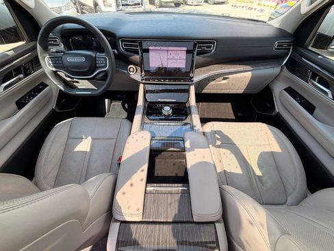 Used 2022 Jeep Wagoneer Series II w/ Premium Group I RWD image 4