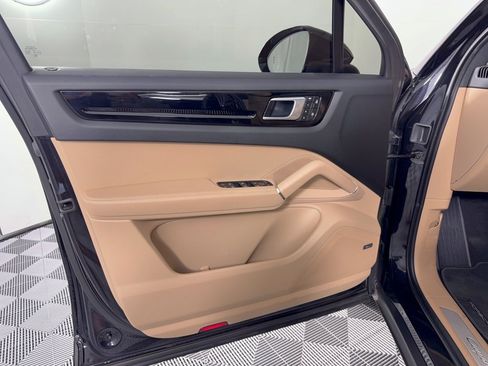 Certified 2022 Porsche Cayenne AWD/4WD image 14
