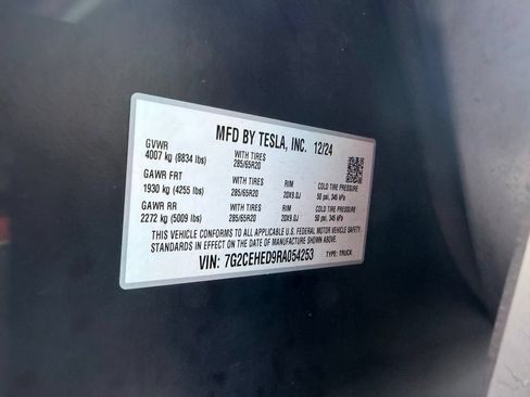 Used 2024 Tesla Cybertruck AWD Crew Cab image 30