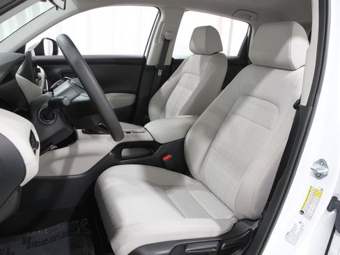 Used 2023 Honda HR-V LX image 5