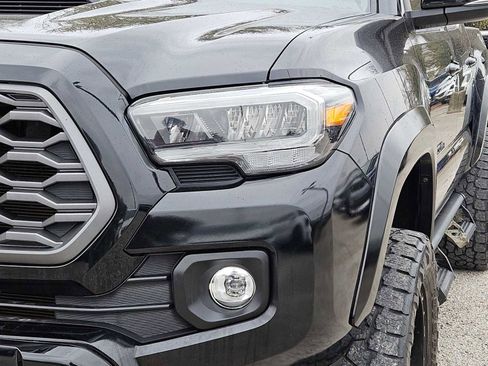 Used 2022 Toyota Tacoma TRD Sport image 11
