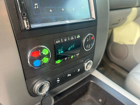 Used 2010 GMC Yukon SLT w/ SLT-2 Equipment Package AWD/4WD image 25