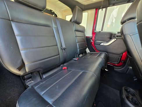 Used 2012 Jeep Wrangler Unlimited Sahara w/ Connectivity Group AWD/4WD image 15