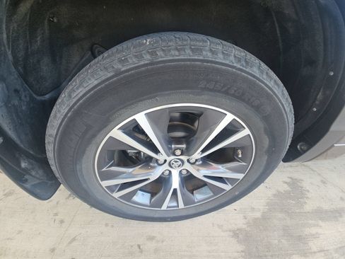 Used 2018 Toyota Highlander LE FWD image 17
