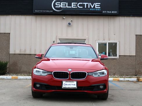Used 2018 BMW 330i xDrive 330xi Sedan w/ Premium Package image 2