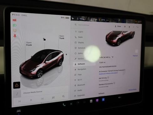 Used 2024 Tesla Model Y Long Range RWD image 29