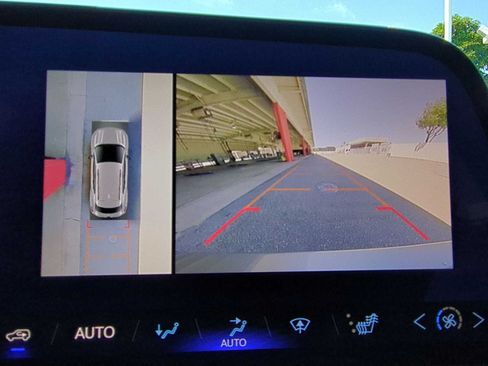 Used 2024 Chevrolet Equinox EV RS FWD image 20