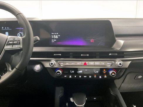 Used 2025 Kia Telluride LX FWD image 19