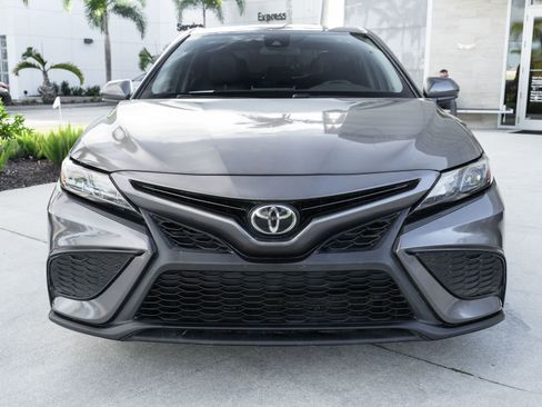 Used 2021 Toyota Camry SE image 5