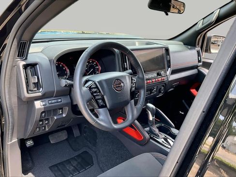Used 2025 Nissan Frontier PRO-4X w/ Pro Convenience Package AWD/4WD image 17