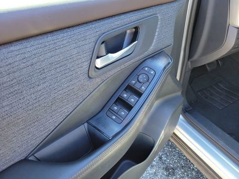 Used 2023 Nissan Rogue SV image 10