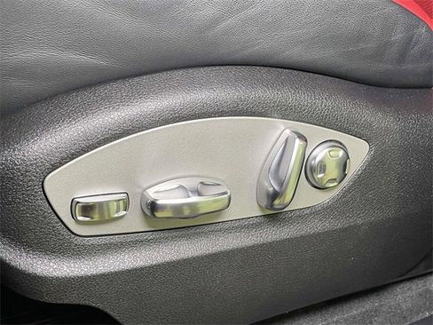 Used 2025 Porsche Macan image 17