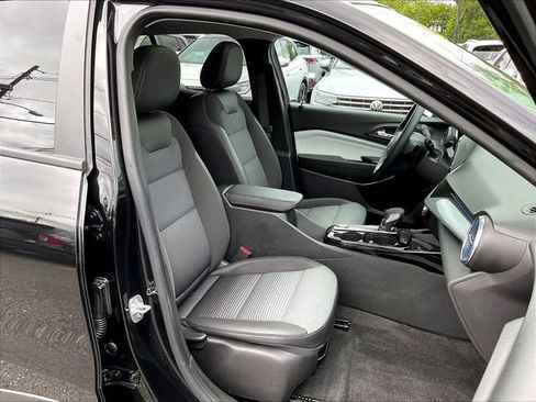 Used 2025 Chevrolet Trax LT w/ Sunroof Package FWD image 19