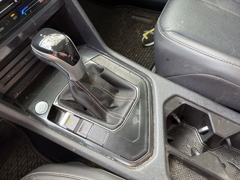 Used 2022 Volkswagen Tiguan SE w/ Panoramic Sunroof Package image 13