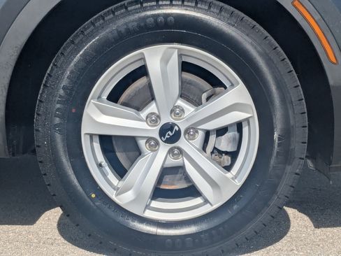 Certified 2023 Kia Sorento LX image 11