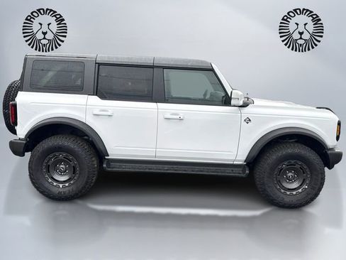 New 2025 Ford Bronco Outer Banks w/ Sasquatch Package AWD/4WD image 4