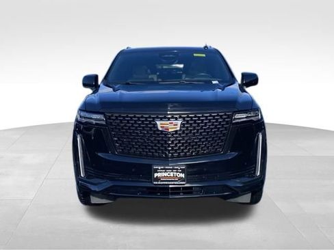 Used 2022 Cadillac Escalade Premium Luxury image 2