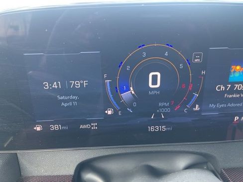 Used 2025 Chevrolet Traverse Z71 w/ Driver Confidence Package image 1