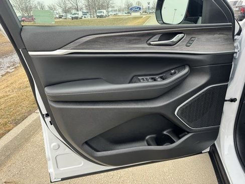 New 2026 Jeep Grand Cherokee Limited image 8