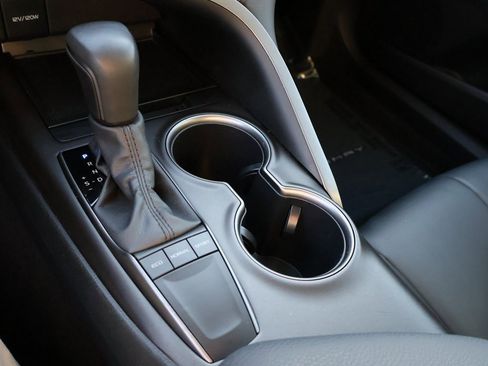 Used 2024 Toyota Camry SE image 35