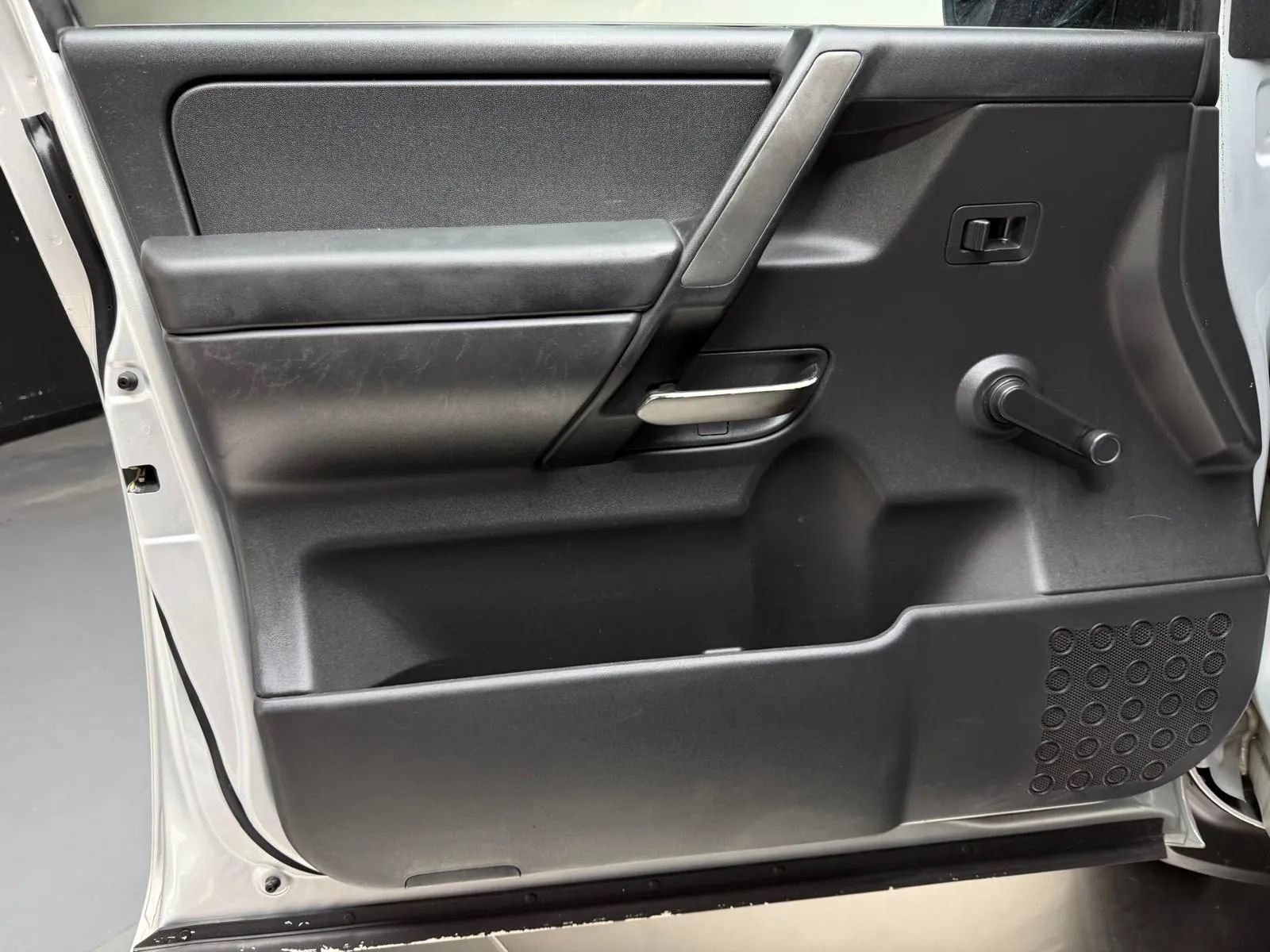 Used 2010 Nissan Titan XE w/ XE Popular Equipment Pkg RWD image 23
