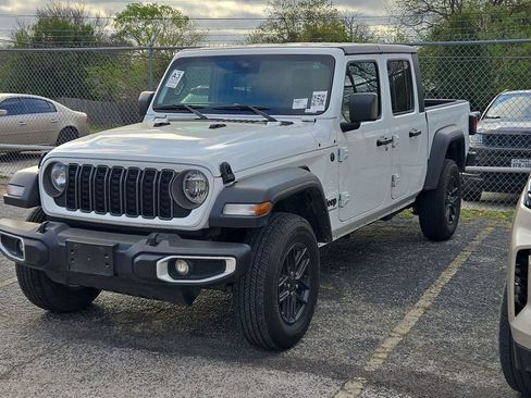 Used 2025 Jeep Gladiator Sport image 5