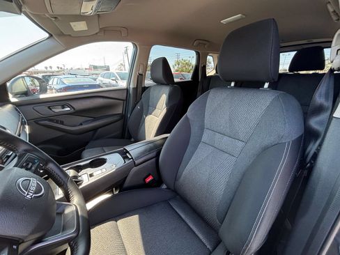 Used 2025 Nissan Rogue SV FWD image 29