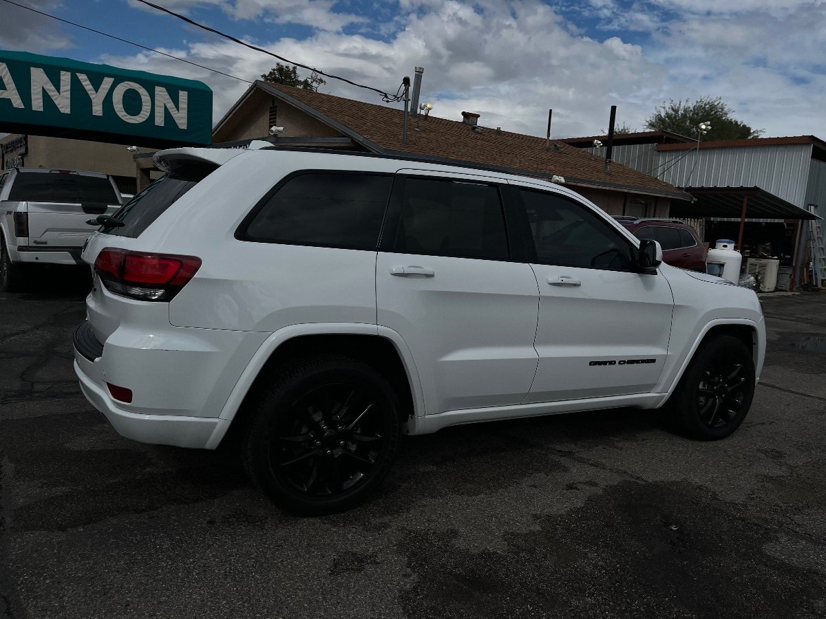 Used 2020 Jeep Grand Cherokee Altitude RWD image 4