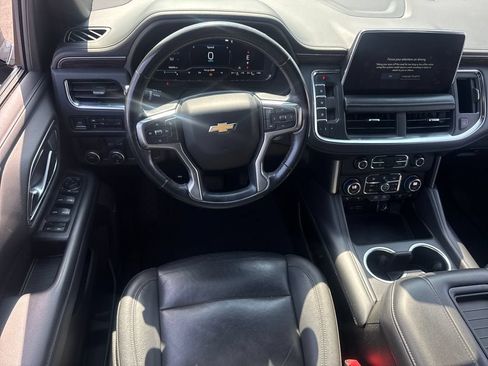 Used 2022 Chevrolet Suburban LT RWD image 16