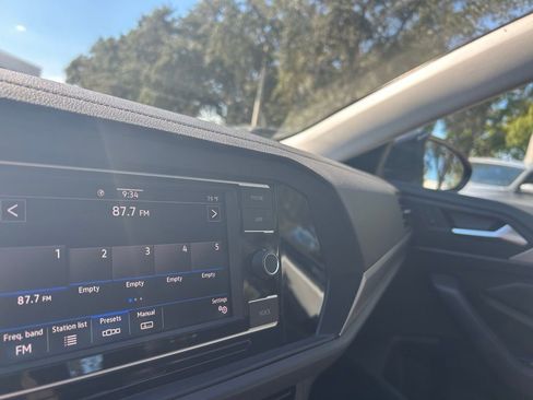 Certified 2021 Volkswagen Jetta SE w/ SE Cold Weather Package image 11