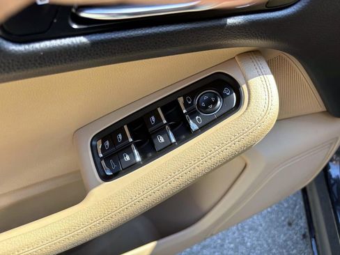 Certified 2022 Porsche Macan S image 24