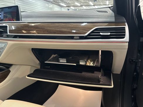 Used 2019 BMW 750i xDrive w/ Executive Package AWD/4WD image 30