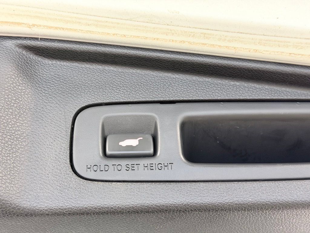 Used 2017 Honda CR-V Touring image 32