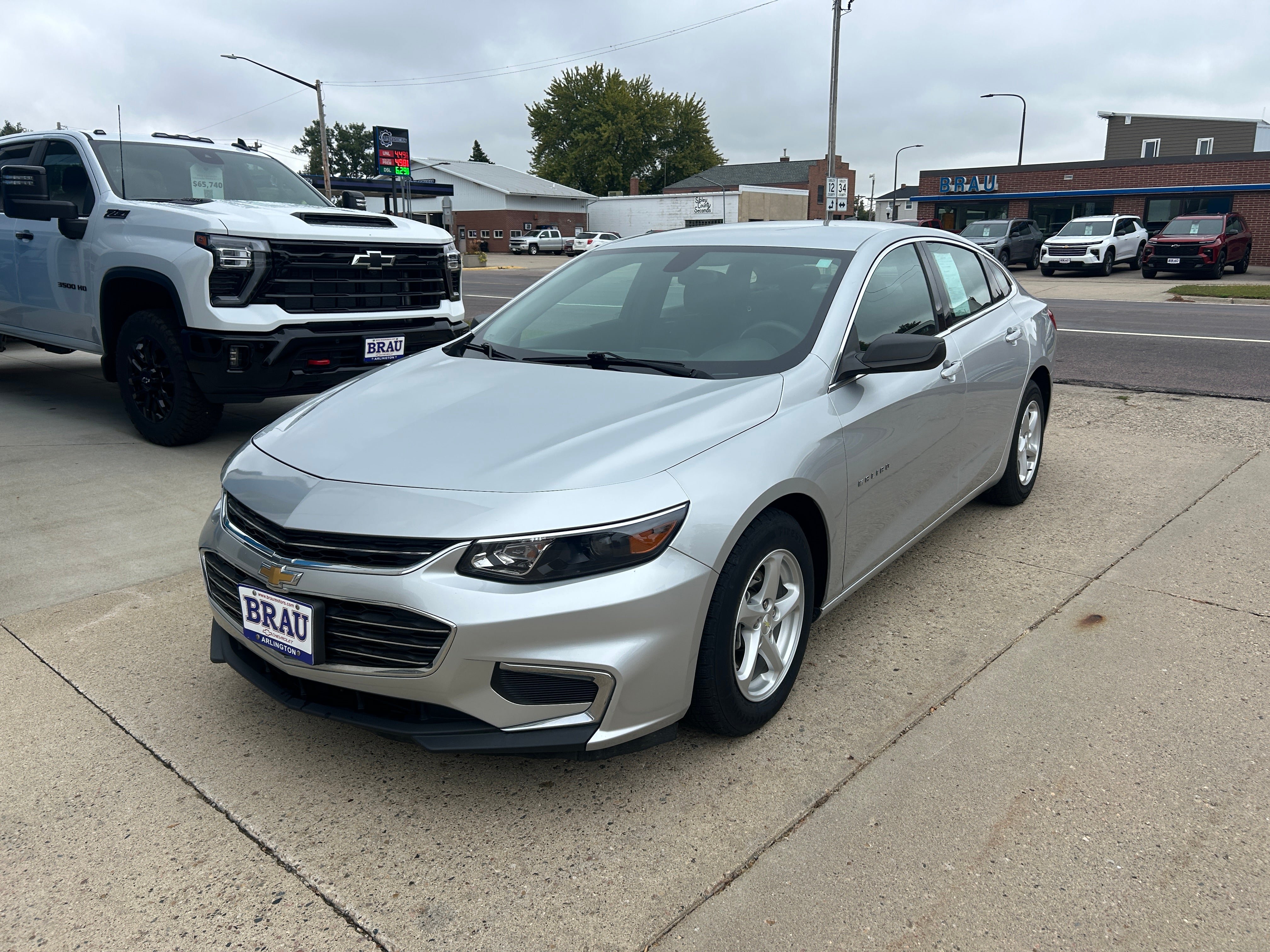 Used 2018 Chevrolet Malibu LS FWD image 2