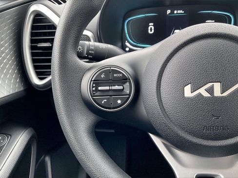 Certified 2025 Kia Soul LX w/ LX Technology Package image 17