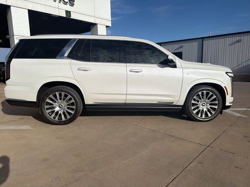 Used 2025 Cadillac Escalade Premium Luxury Platinum w/ LPO, Floor Liner Package image 2