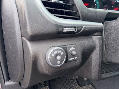 Used 2017 Chevrolet Traverse LT w/ Style and Technology Package image 34