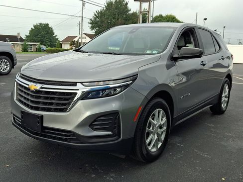 Used 2024 Chevrolet Equinox LS w/ LS Convenience Package FWD image 3